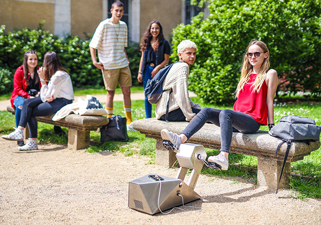 Une borne de recharge comme support pédagogique et interactif pour l’Education
