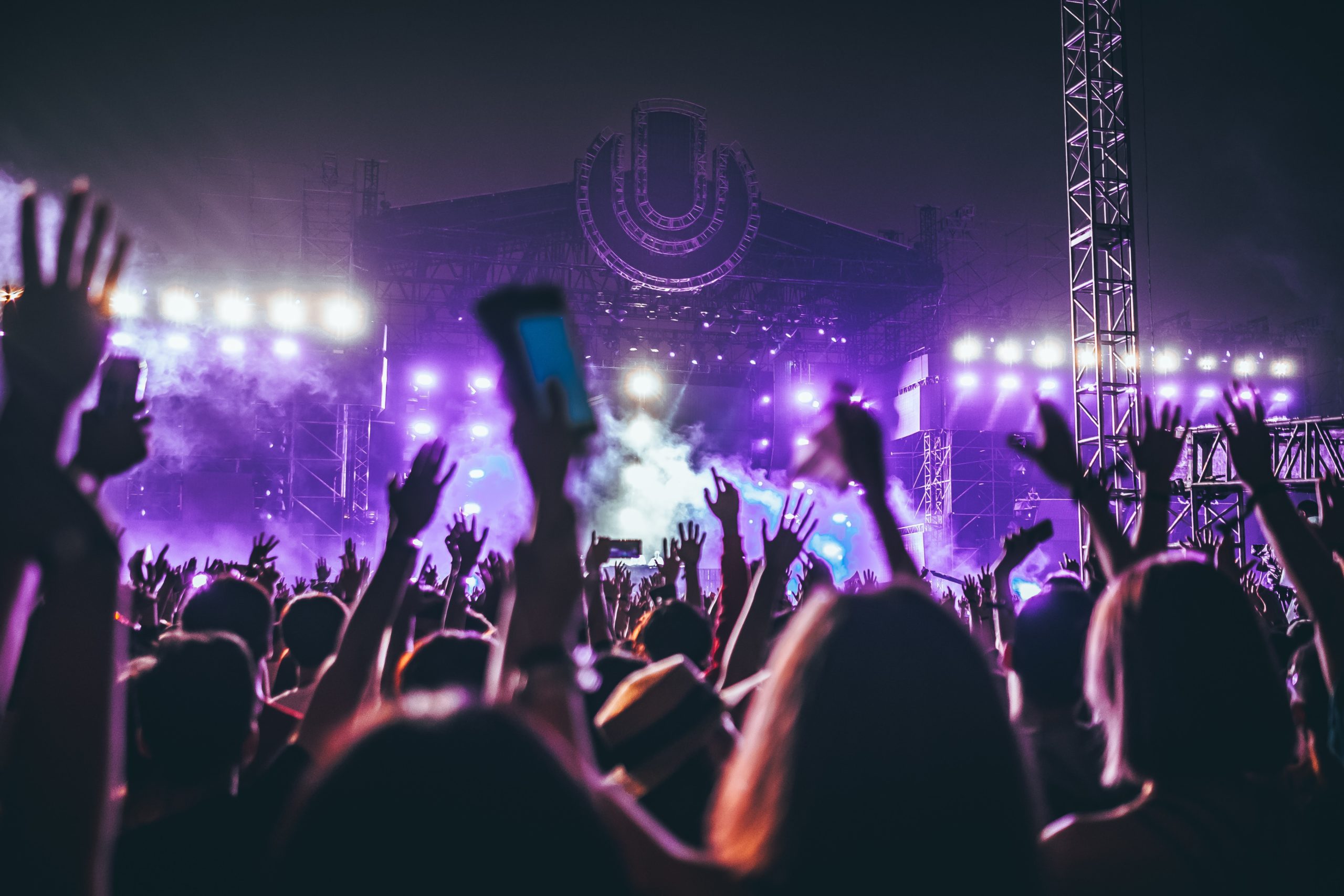 recharger son téléphone sur un festival